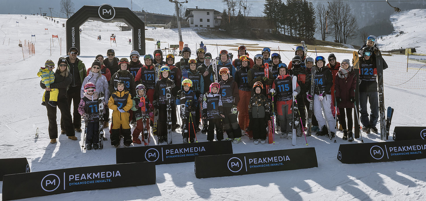 Peakmedia-Skitag-Gruppenbild-e1652960490212.jpg
