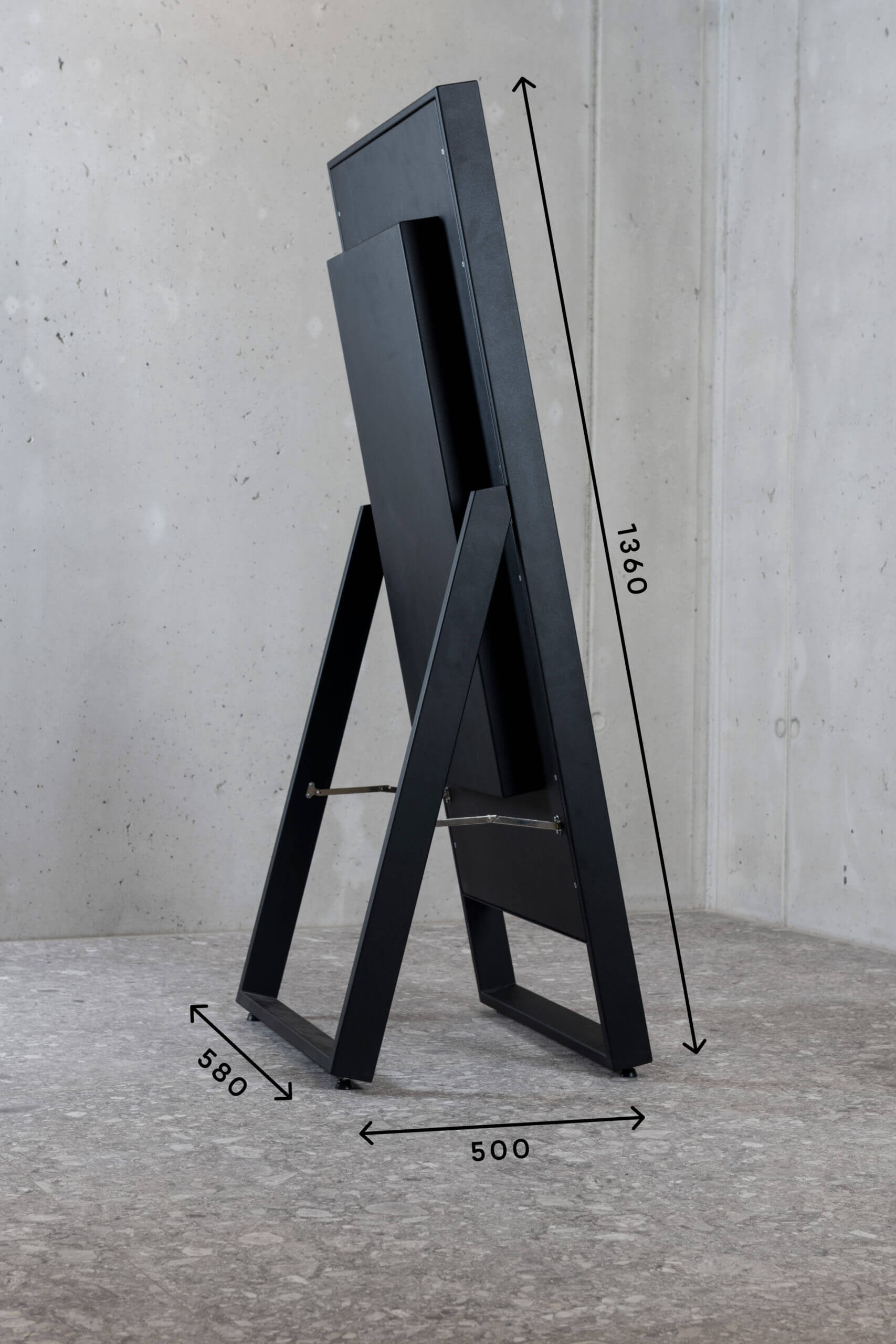 peakmedia-kundenstopper-mit-massen-scaled.jpg